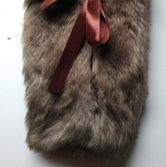 NWOT Wine Faux Fur & Insulated Bottle Cover - Picture 2 of 12